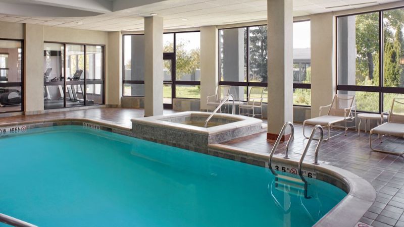 Courtyard by Marriott Mississauga-Airport Corporate Centre West, room with private jacuzzi, photo 7