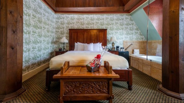 1886 Crescent Hotel and Spa