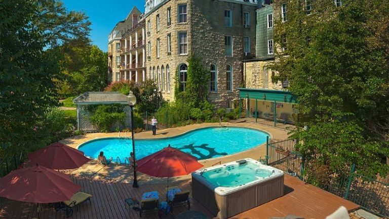1886 Crescent Hotel and Spa