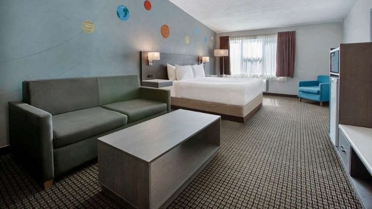 Days Inn & Suites by Wyndham Moncton