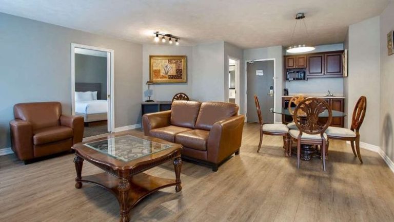 Days Inn & Suites by Wyndham Moncton