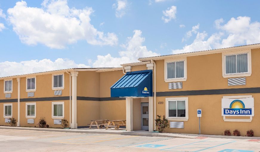 Days Inn By Wyndham New Orleans Pontchartrain, room with private jacuzzi, photo 6