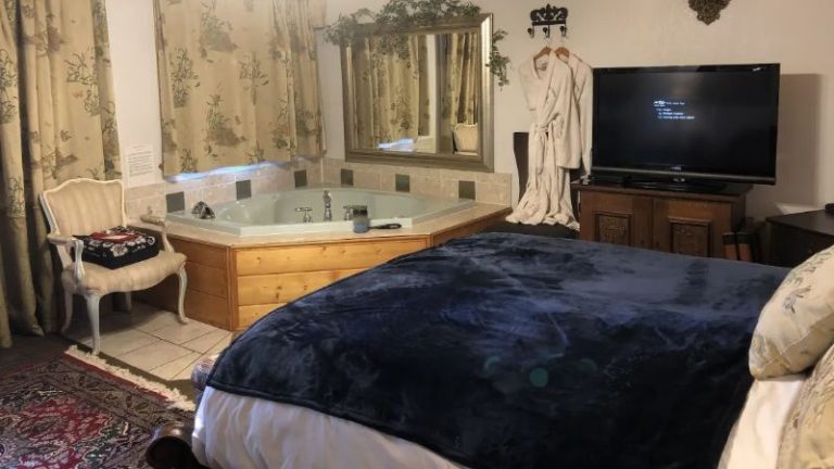 Echo Canyon Spa Resort