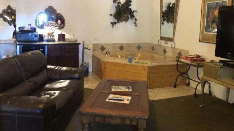Echo Canyon Spa Resort