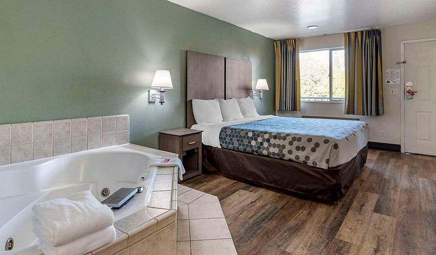 Econo Lodge Portland Airport