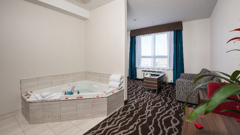 Encore Suites by Service Plus Inns 1 - jacuzzi hotel room