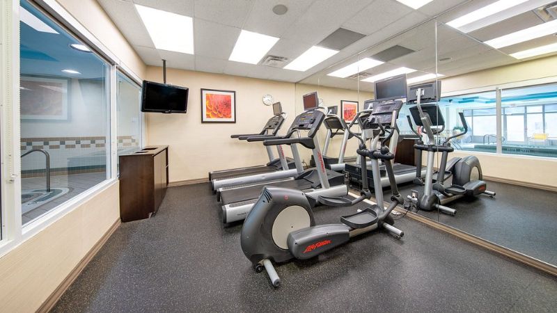 Fairfield Inn & Suites Toronto Airport, room with private jacuzzi, photo 7