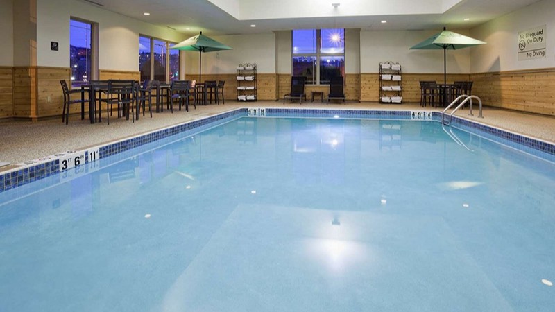Hampton Inn Duluth Canal Park, room with private jacuzzi, photo 6