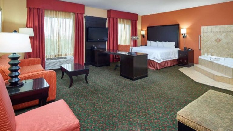 Hampton Inn & Suites Waco-South