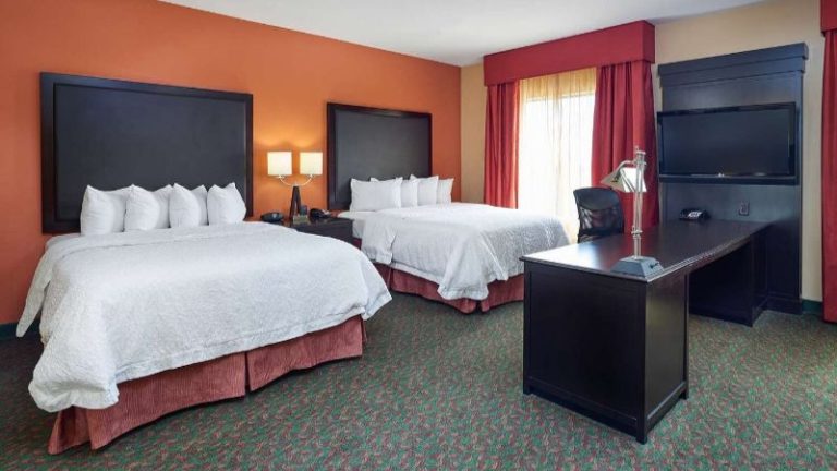 Hampton Inn & Suites Waco-South
