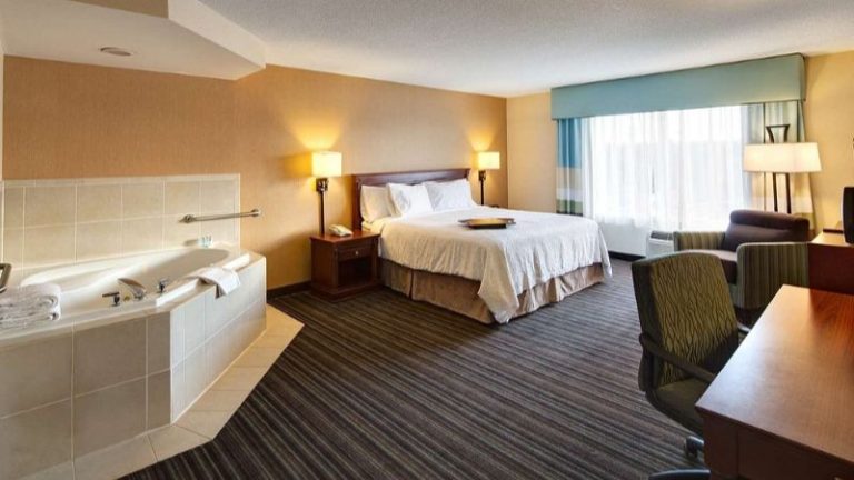 Hampton Inn & Suites by Hilton Toronto Airport