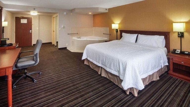 Hampton Inn & Suites by Hilton Toronto Airport