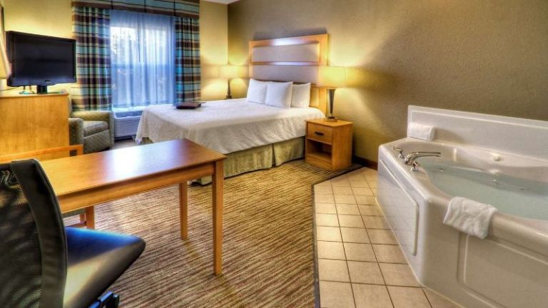 Hampton Inn & Suites Kalamazoo-Oshtemo