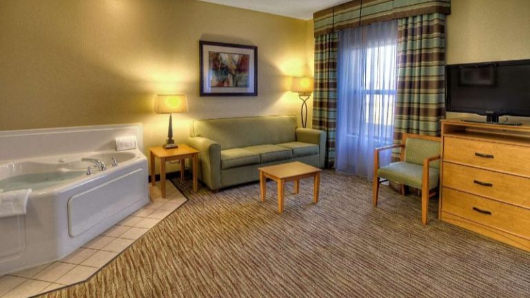 Hampton Inn & Suites Kalamazoo-Oshtemo