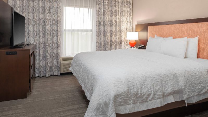 Hampton Inn & Suites Concord/Charlotte, room with private jacuzzi, photo 2