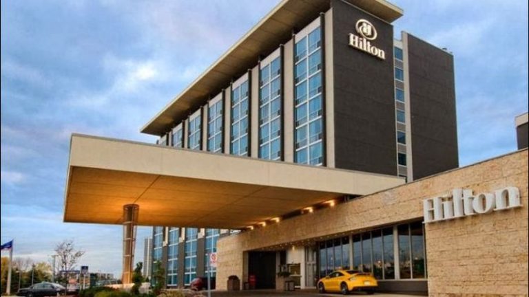 Hilton Toronto Airport Hotel & Suites