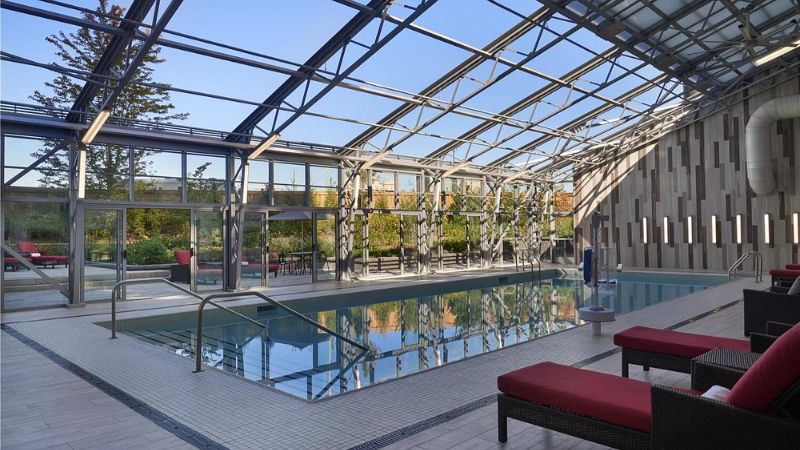 Hilton Toronto Airport Hotel & Suites, room with private jacuzzi, photo 6