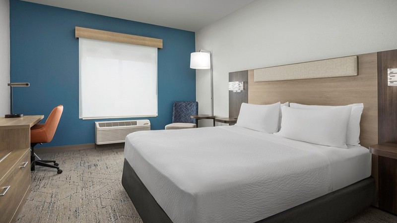 Holiday Inn Express & Suites Superior – Duluth Area, an IHG Hotel, room with private jacuzzi, photo 3