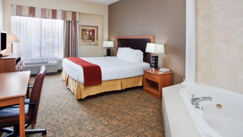 Holiday Inn Express & Suites Charlotte-Concord-I-85