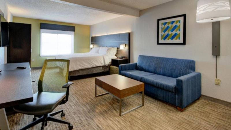 Holiday Inn Express & Suites Charlotte-Concord-I-85, room with private jacuzzi, photo 2