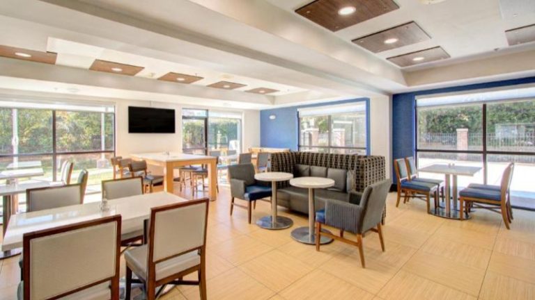 Holiday Inn Express & Suites Charlotte-Concord-I-85