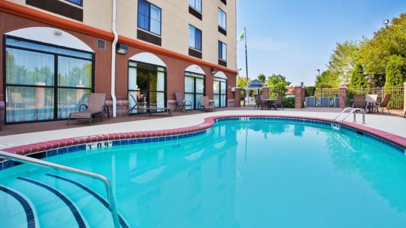 Holiday Inn Express & Suites Charlotte-Concord-I-85, room with private jacuzzi, photo 6