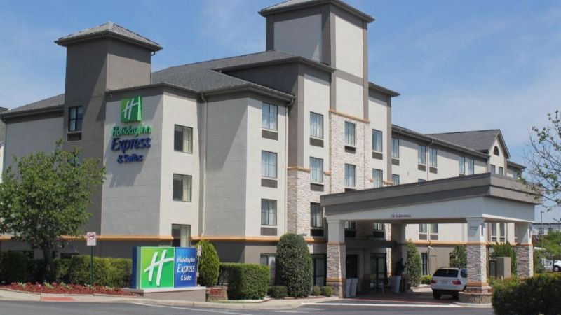 Holiday Inn Express & Suites Charlotte-Concord-I-85, room with private jacuzzi, photo 8