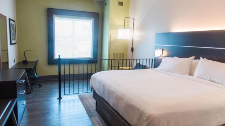 Holiday Inn Express & Suites Columbia-Fort Jackson, an IHG Hotel