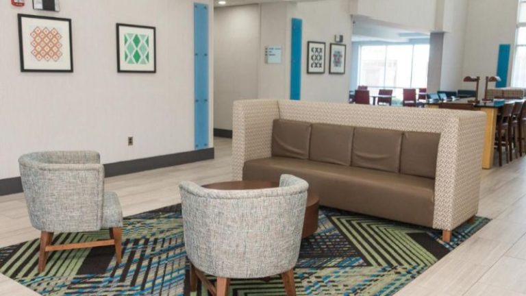 Holiday Inn Express & Suites Columbia-Fort Jackson, an IHG Hotel