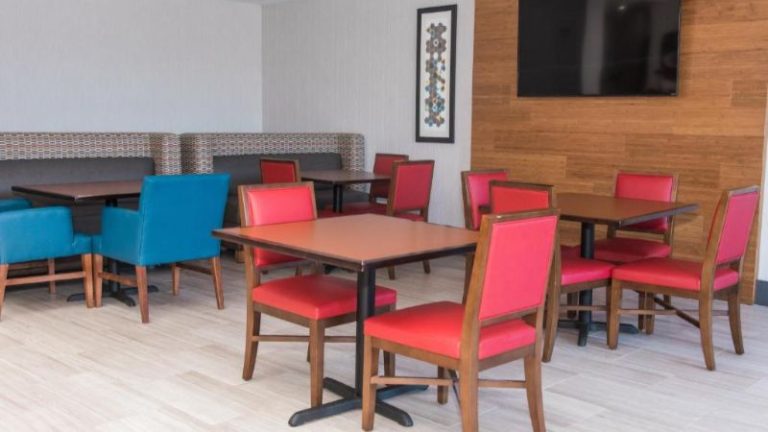 Holiday Inn Express & Suites Columbia-Fort Jackson, an IHG Hotel