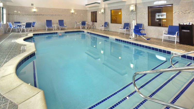 Holiday Inn Express & Suites Frankenmuth, an IHG Hotel, room with private jacuzzi, photo 7
