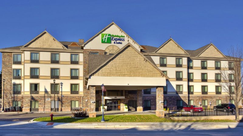 Holiday Inn Express & Suites Frankenmuth, an IHG Hotel, room with private jacuzzi, photo 8