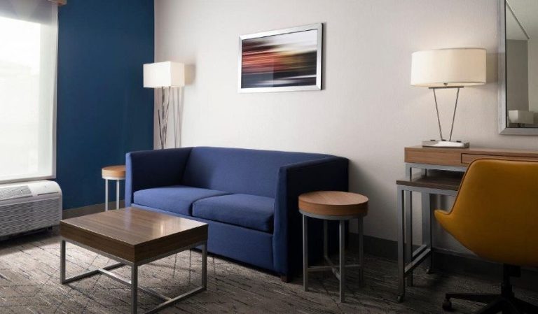 Holiday Inn Express & Suites New Orleans Airport South, an IHG Hotel