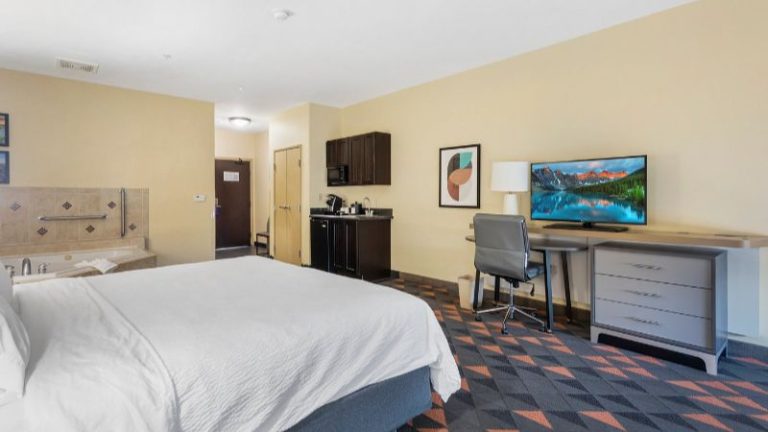 Holiday Inn & Suites Waco Northwest, an IHG Hotel