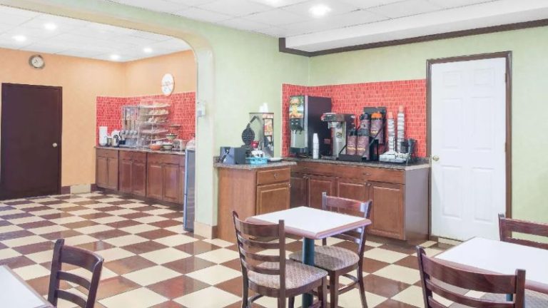 Howard Johnson by Wyndham North Bergen