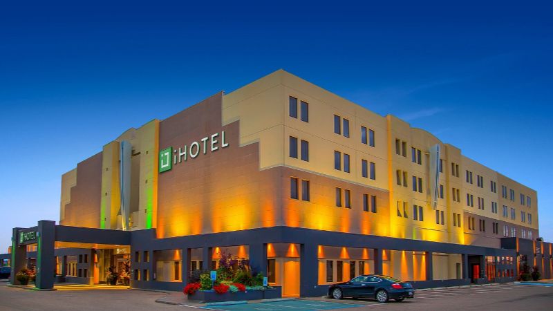 Ihotel & Conference Centre (formerly Radisson Red Deer), room with private jacuzzi, photo 6