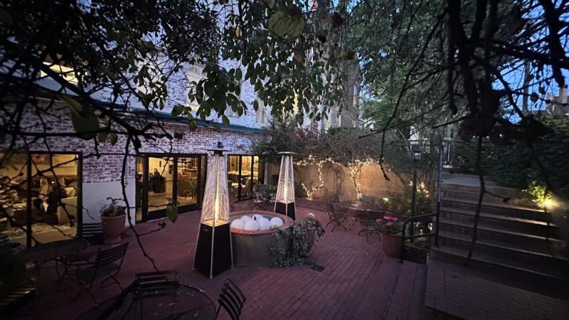 Ironclad Inn, room with private jacuzzi, photo 8
