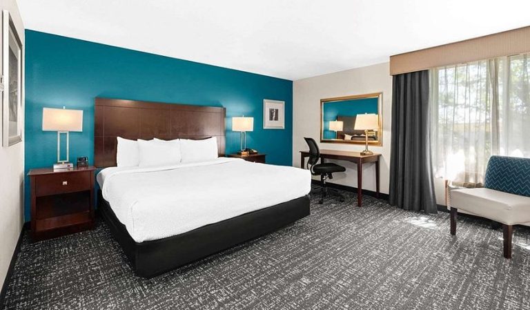 La Quinta Inn & Suites by Wyndham Portland NW