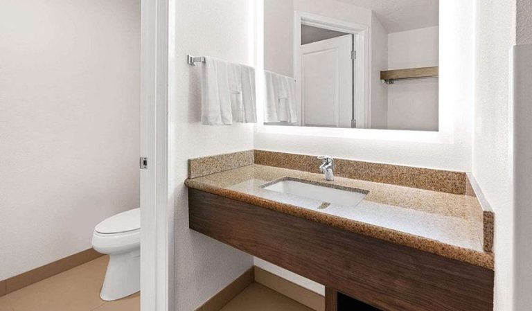 La Quinta Inn & Suites by Wyndham Portland NW