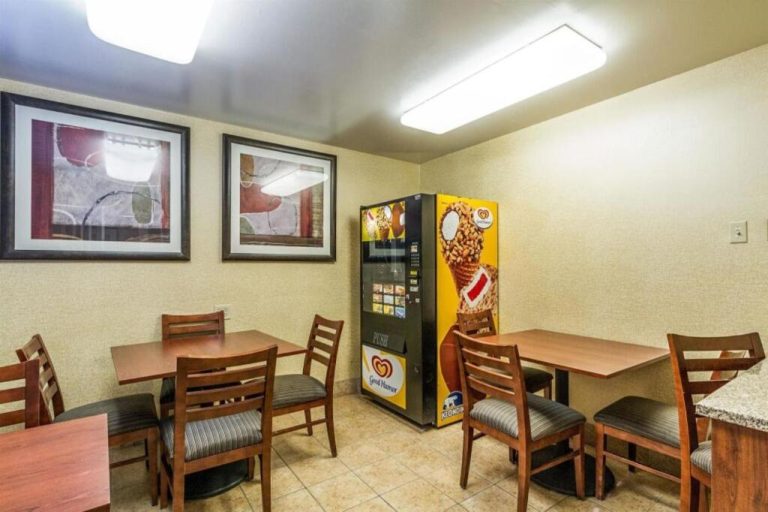 Motel 6 Green Bay, WI – Lambeau