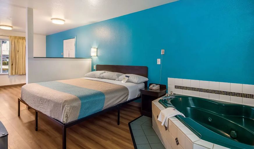 Motel 6 Portland Mall