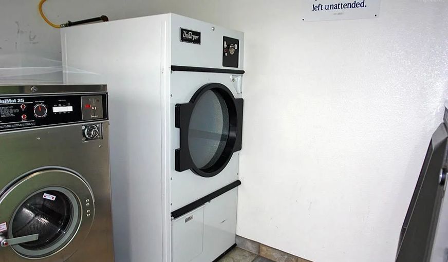 Motel 6 Portland Mall, room with private jacuzzi, photo 7