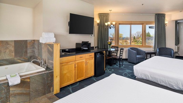 Park Point Marina Inn