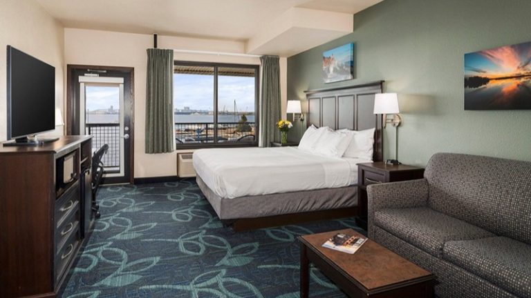 Park Point Marina Inn