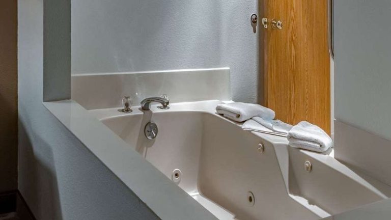 Quality Inn & Suites Vancouver North