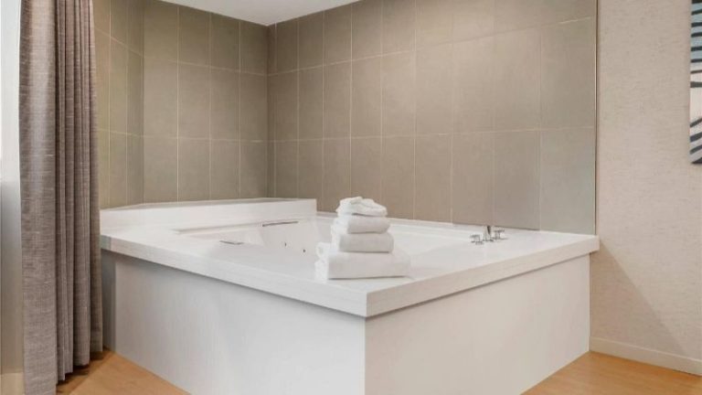 Radisson Plaza Hotel at Kalamazoo Center