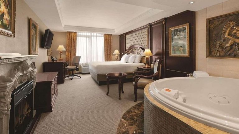 Radisson Toronto Airport West
