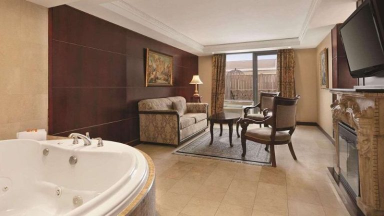 Radisson Toronto Airport West
