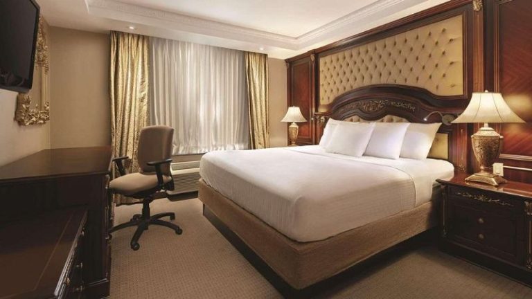 Radisson Toronto Airport West