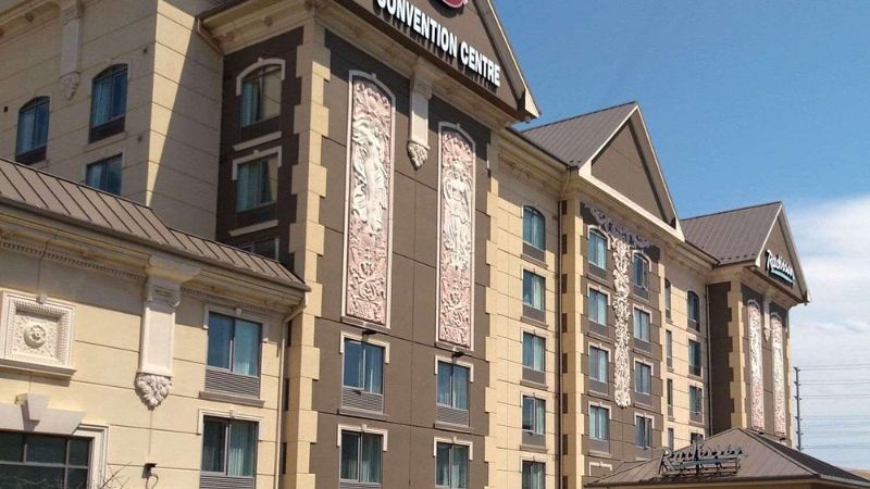 Radisson Toronto Airport West, room with private jacuzzi, photo 6